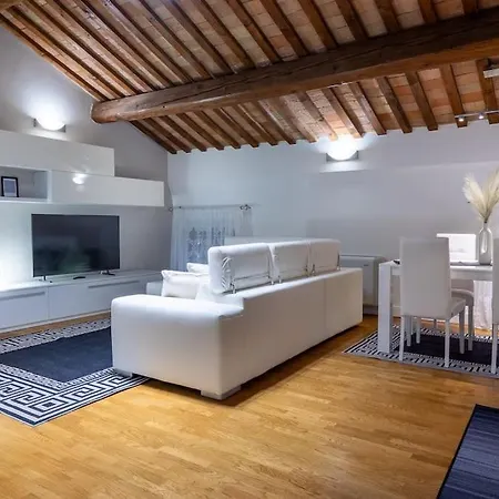Apartment Eleganza Fronte Castello Estense