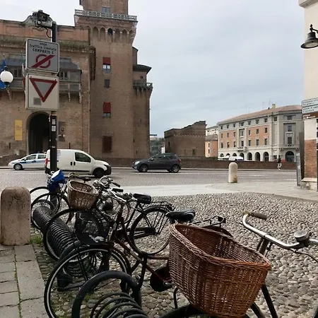 Eleganza Fronte Castello Estense * Ferrara